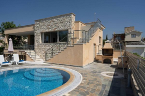 Villa Pandora - 4 Bedroom Luxury Beach Front Villa with private Swimming Pool